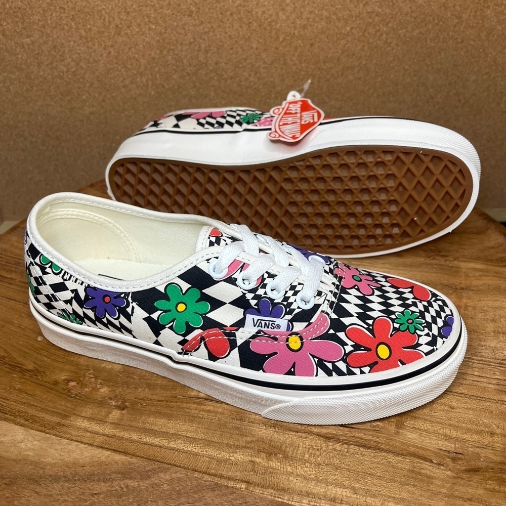 Vans classic
'floral checkerboard'
Brand new - Picture 1 of 7